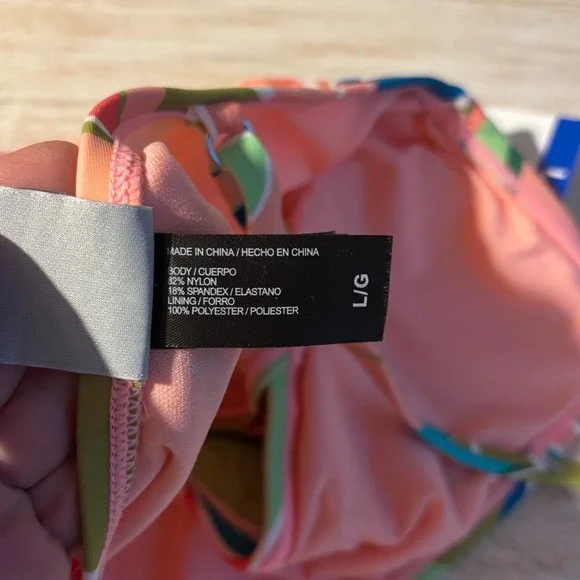 Hurley Womens One Piece Swimsuit Large Graphic Leaf Citron Cutout UPF 50+ NEW - Picture 7 of 7